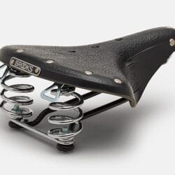 Siodełko Brooks B67 Short Black Steel Rail – skórzane, sprężynowe