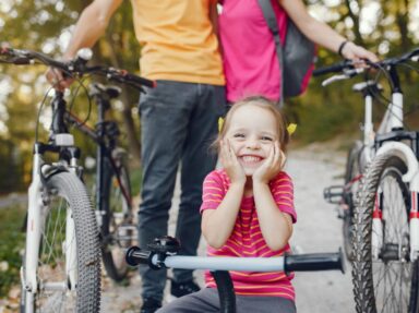 Jak wybrać rower dla dziecka? Najważniejsze rzeczy, o których warto pomyśleć