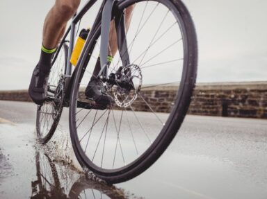 Rower szosowy czy gravel? Dwie filozofie jazdy na jednym kierunku